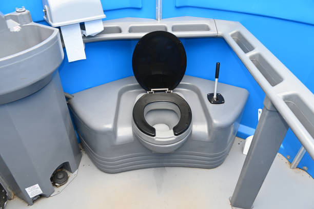 Portable Toilet Options We Offer in Pelican Bay, TX